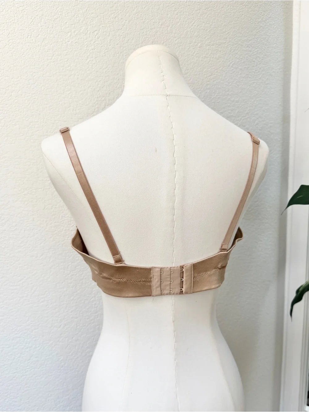 Gilligan & O’Malley Everyday Smooth Convertible Nude Bra 38C - Picture 4 of 7